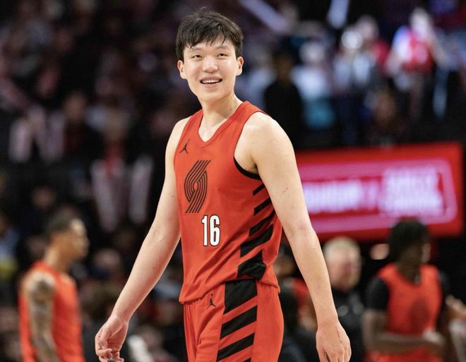 杨瀚森谈身体不适:嘎不了,打球就是我的工作