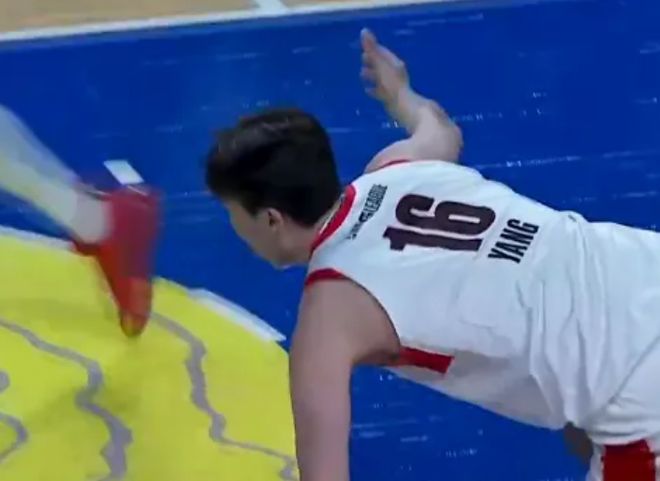 杨瀚森真没地位!篮下优势领先,半场就出手4次,不然早碾压攻守