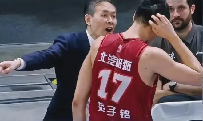 1板1帽!600万先生终于上场干活了,球迷:连续躺赚纪录被终结